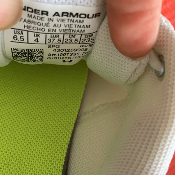 🌻 Brand New Under armour cleats 7.5 - Picture 9 of 14